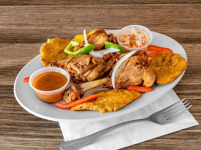 Fried Chicken/ Poulet Frit.